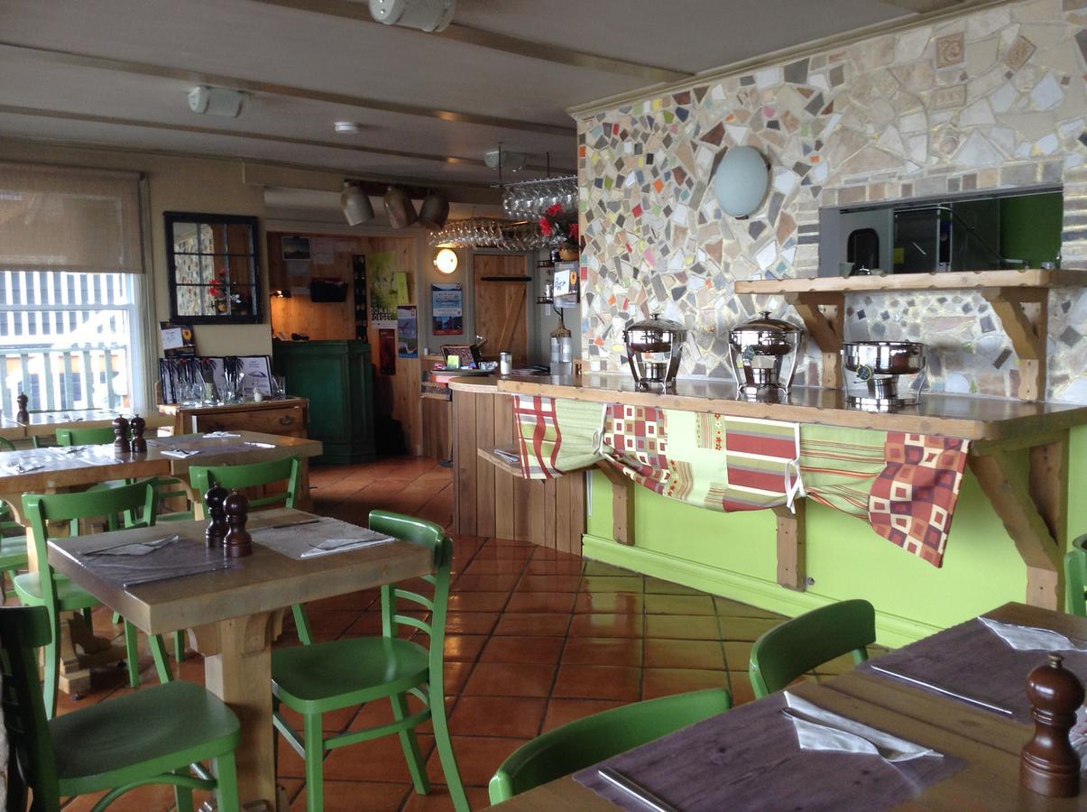 Restaurant Motel De La Plage Saint-Irenee Exterior photo