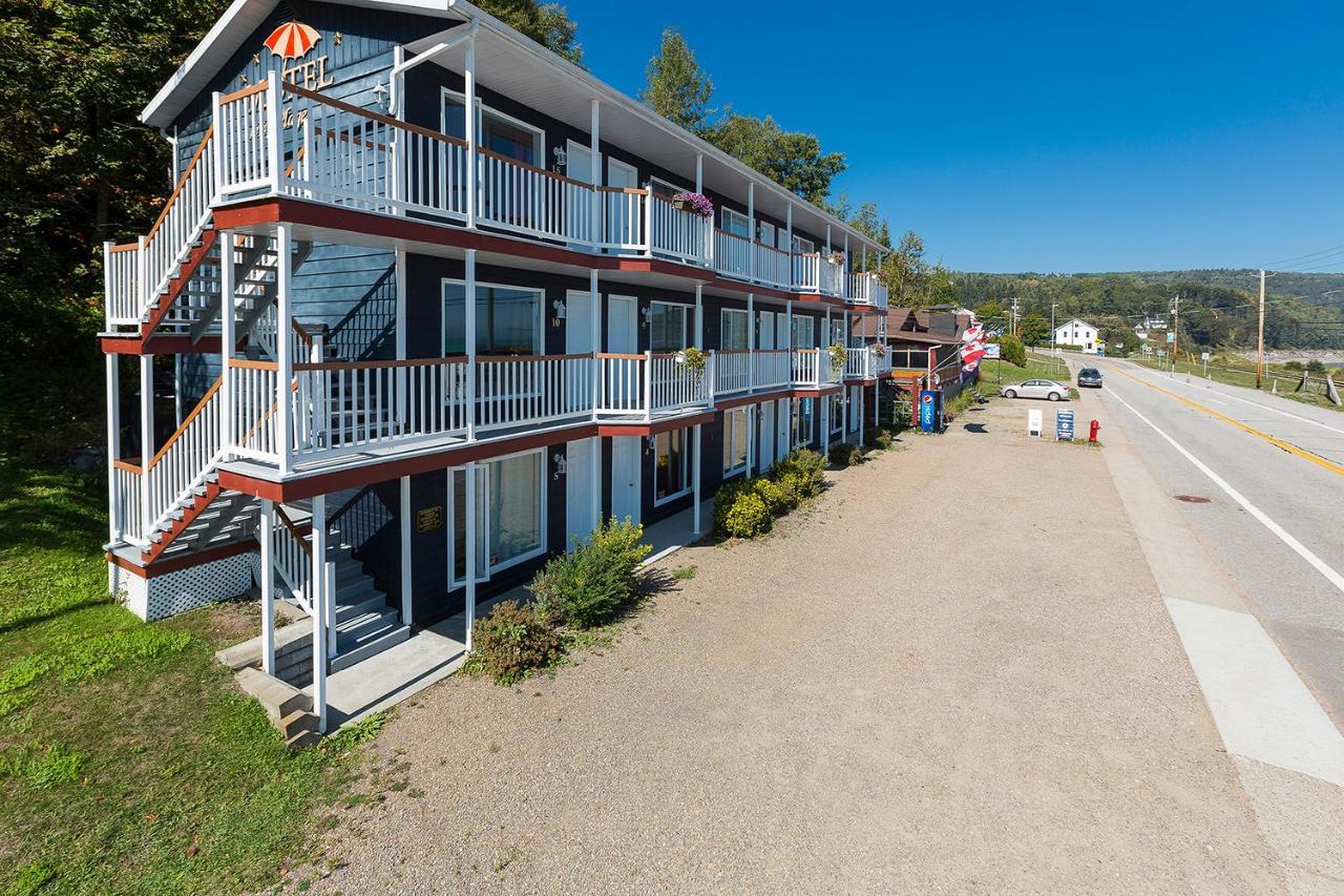 Restaurant Motel De La Plage Saint-Irenee Exterior photo